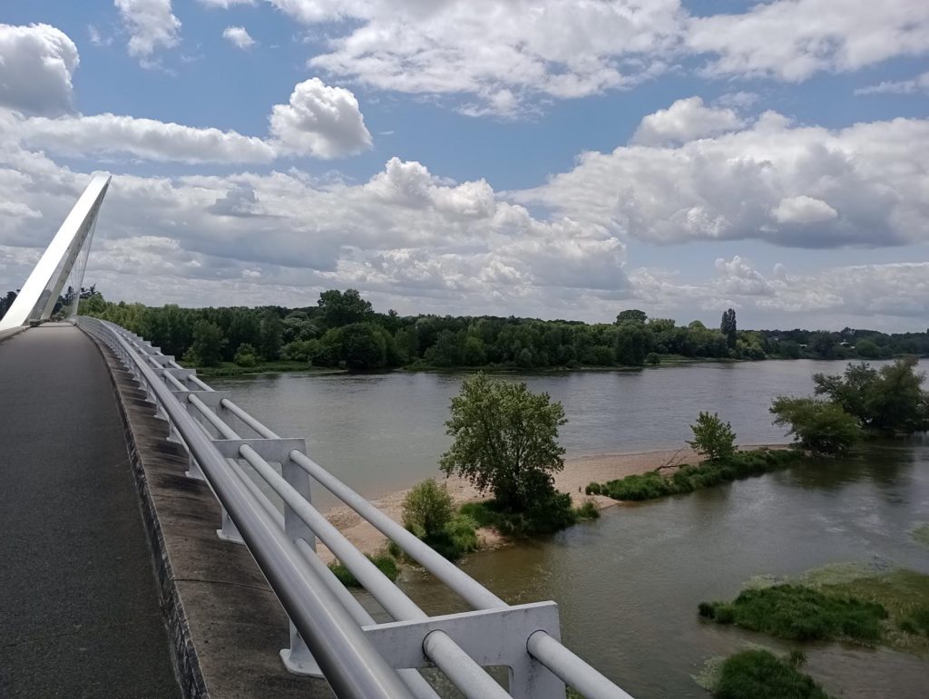 Brücke über die Loire in Orleans